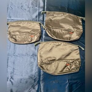 NWOT Tumi set of 3 travel/cosmetic bags